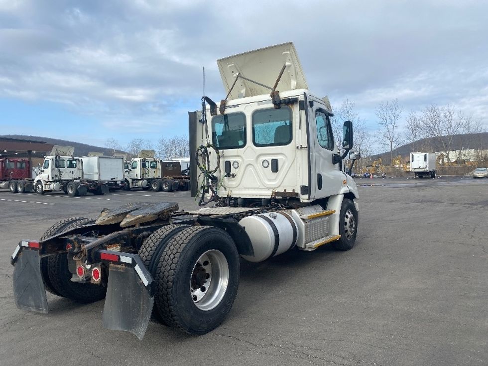 Day Cab Tractor-Heavy Duty Tractors-Freightliner-2017-Cascadia 11342ST-Binghamton-NY-568,398\n\t\tmiles-$ 18,000 - Image 7
