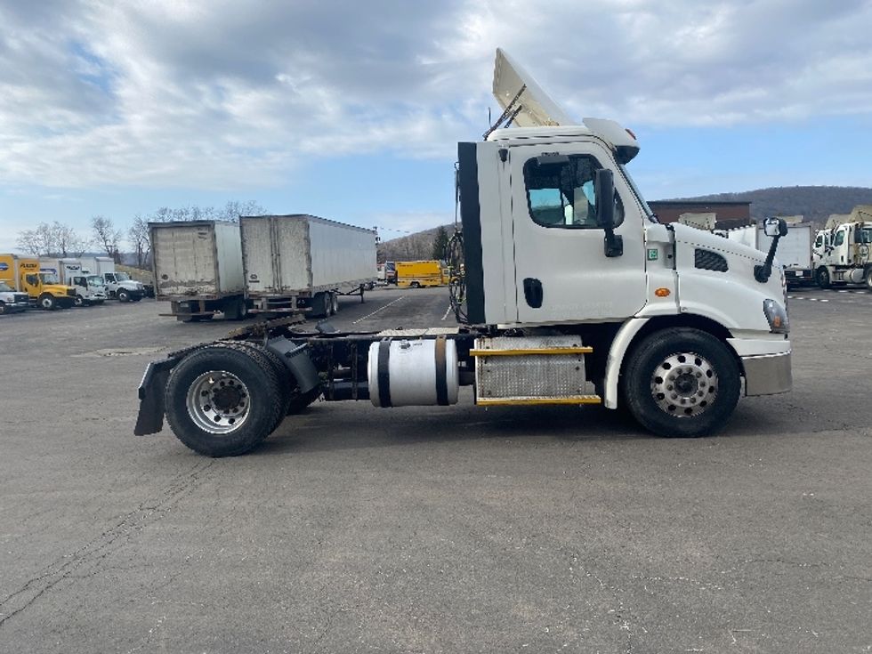 Day Cab Tractor-Heavy Duty Tractors-Freightliner-2017-Cascadia 11342ST-Binghamton-NY-568,398\n\t\tmiles-$ 18,000 - Image 8