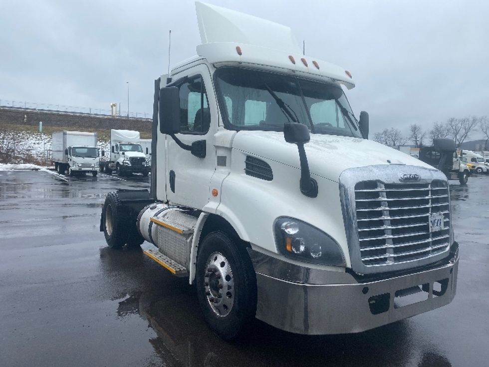 Day Cab Tractor-Heavy Duty Tractors-Freightliner-2017-Cascadia 11342ST-Binghamton-NY-576,601\n\t\tmiles-$ 17,750 - Image 1