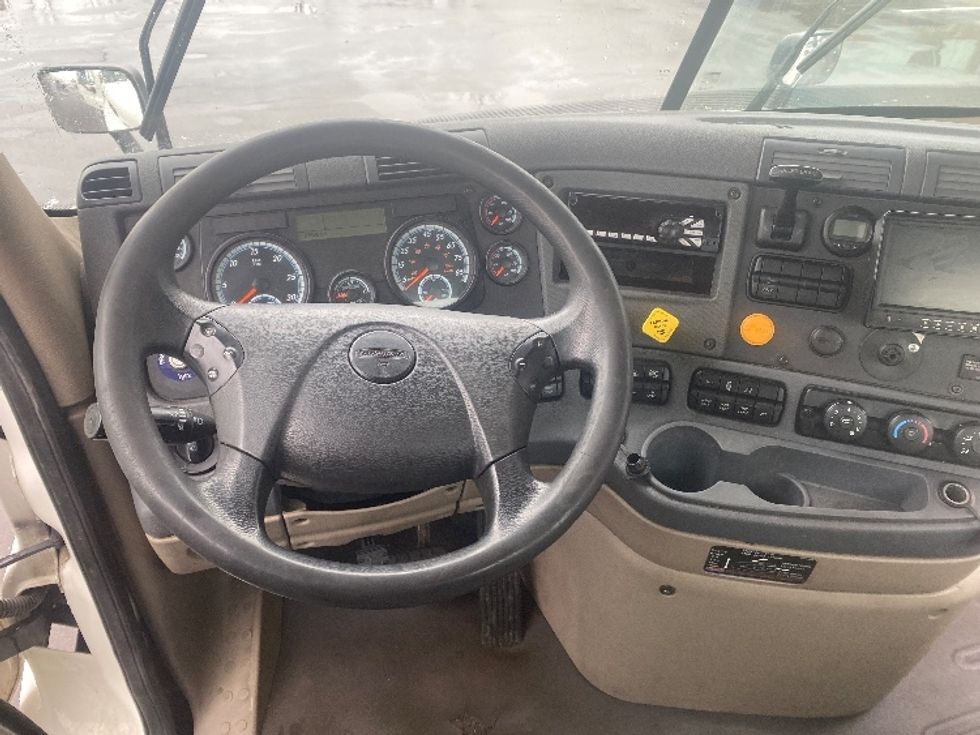 Day Cab Tractor-Heavy Duty Tractors-Freightliner-2017-Cascadia 11342ST-Binghamton-NY-576,601\n\t\tmiles-$ 17,750 - Image 11