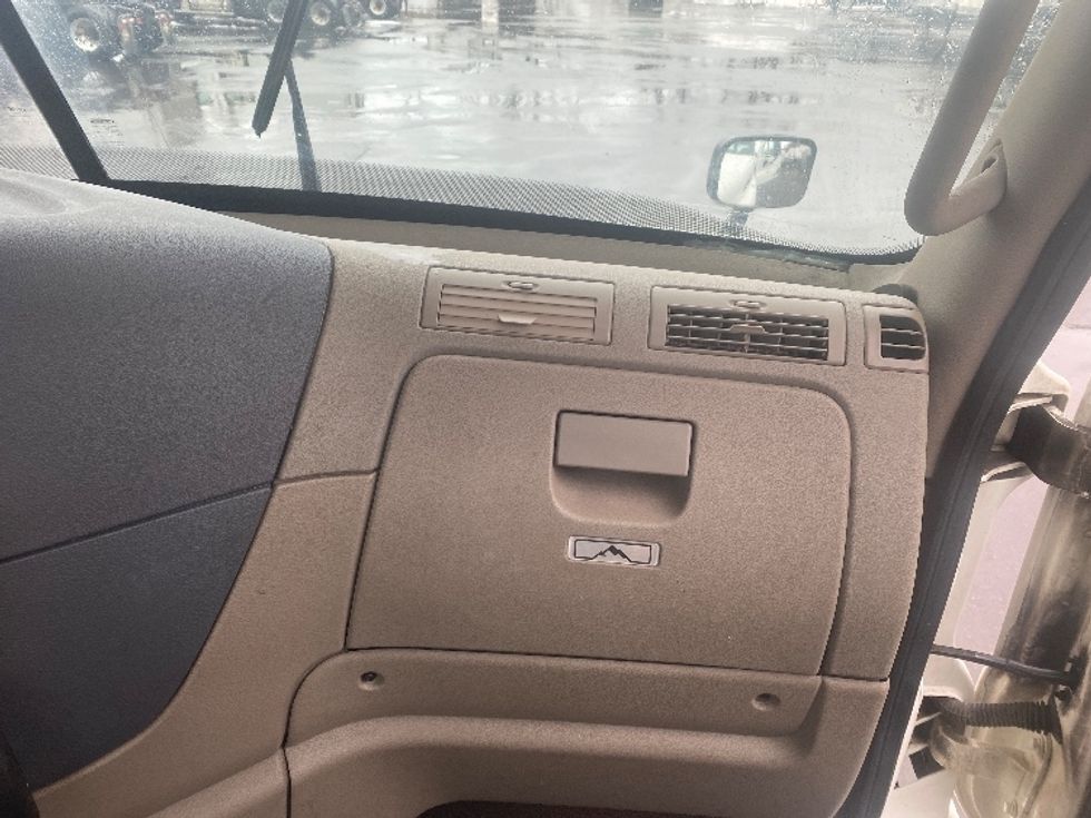 Day Cab Tractor-Heavy Duty Tractors-Freightliner-2017-Cascadia 11342ST-Binghamton-NY-576,601\n\t\tmiles-$ 17,750 - Image 13