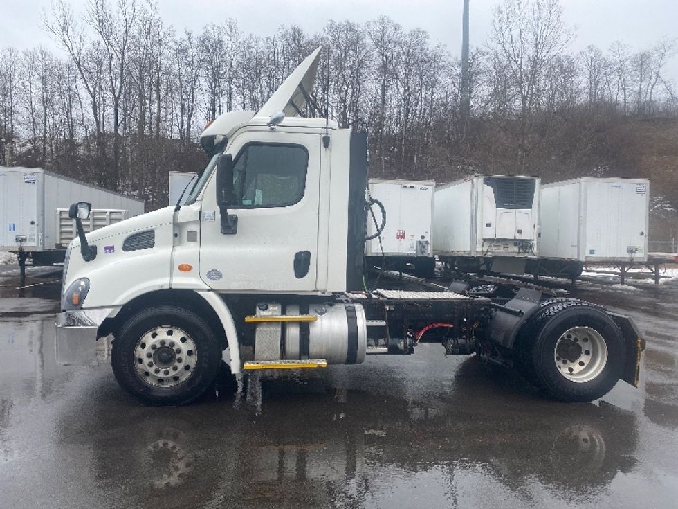 Day Cab Tractor-Heavy Duty Tractors-Freightliner-2017-Cascadia 11342ST-Binghamton-NY-576,601\n\t\tmiles-$ 17,750 - Image 4