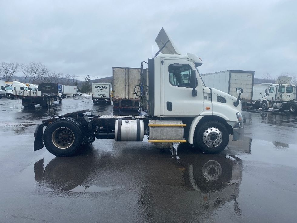 Day Cab Tractor-Heavy Duty Tractors-Freightliner-2017-Cascadia 11342ST-Binghamton-NY-576,601\n\t\tmiles-$ 17,750 - Image 8