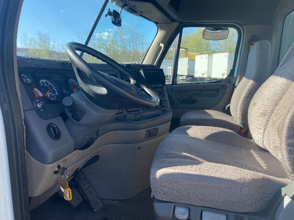 Day Cab Tractor-Heavy Duty Tractors-Freightliner-2017-Cascadia 11342ST-Binghamton-NY-584,264\n\t\tmiles-$ 21,750 - Image 10