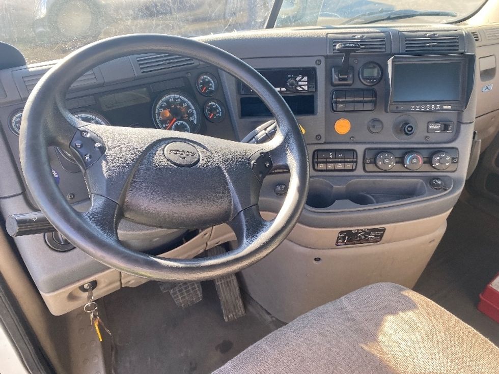 Day Cab Tractor-Heavy Duty Tractors-Freightliner-2017-Cascadia 11342ST-Binghamton-NY-584,264\n\t\tmiles-$ 21,750 - Image 11