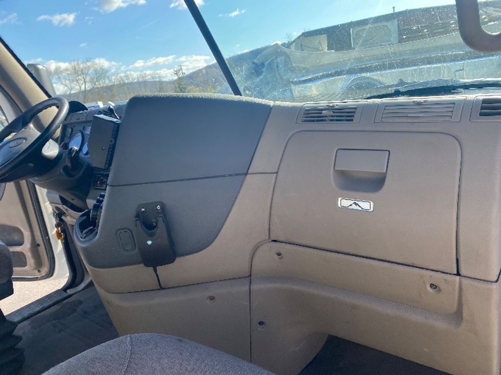 Day Cab Tractor-Heavy Duty Tractors-Freightliner-2017-Cascadia 11342ST-Binghamton-NY-584,264\n\t\tmiles-$ 21,750 - Image 13