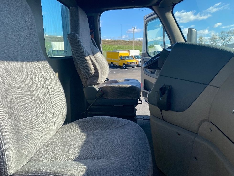 Day Cab Tractor-Heavy Duty Tractors-Freightliner-2017-Cascadia 11342ST-Binghamton-NY-584,264\n\t\tmiles-$ 21,750 - Image 14