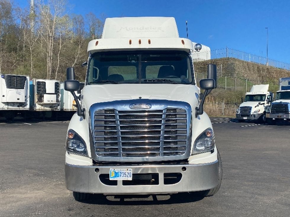 Day Cab Tractor-Heavy Duty Tractors-Freightliner-2017-Cascadia 11342ST-Binghamton-NY-584,264\n\t\tmiles-$ 21,750 - Image 2