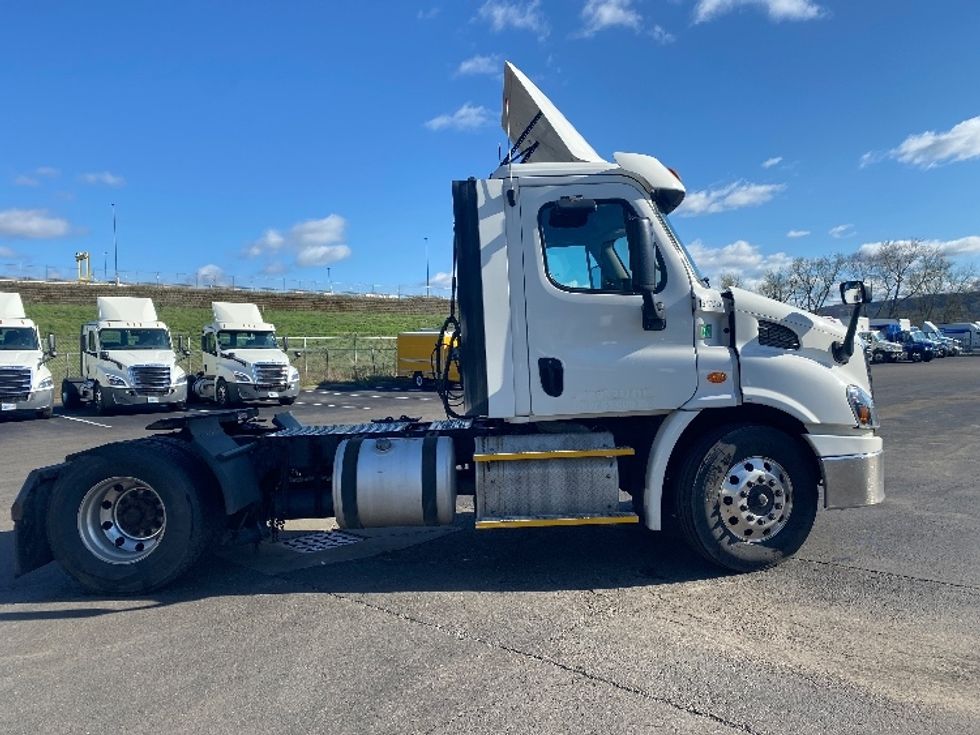 Day Cab Tractor-Heavy Duty Tractors-Freightliner-2017-Cascadia 11342ST-Binghamton-NY-584,264\n\t\tmiles-$ 21,750 - Image 8