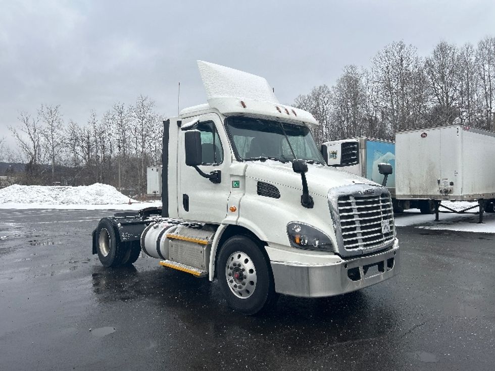 Day Cab Tractor-Heavy Duty Tractors-Freightliner-2017-Cascadia 11342ST-Binghamton-NY-586,183\n\t\tmiles-$ 17,500 - Image 1