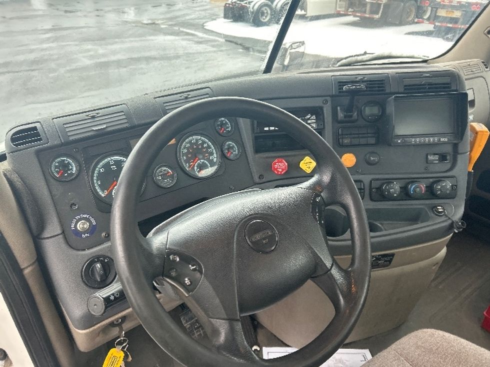 Day Cab Tractor-Heavy Duty Tractors-Freightliner-2017-Cascadia 11342ST-Binghamton-NY-586,183\n\t\tmiles-$ 17,500 - Image 10