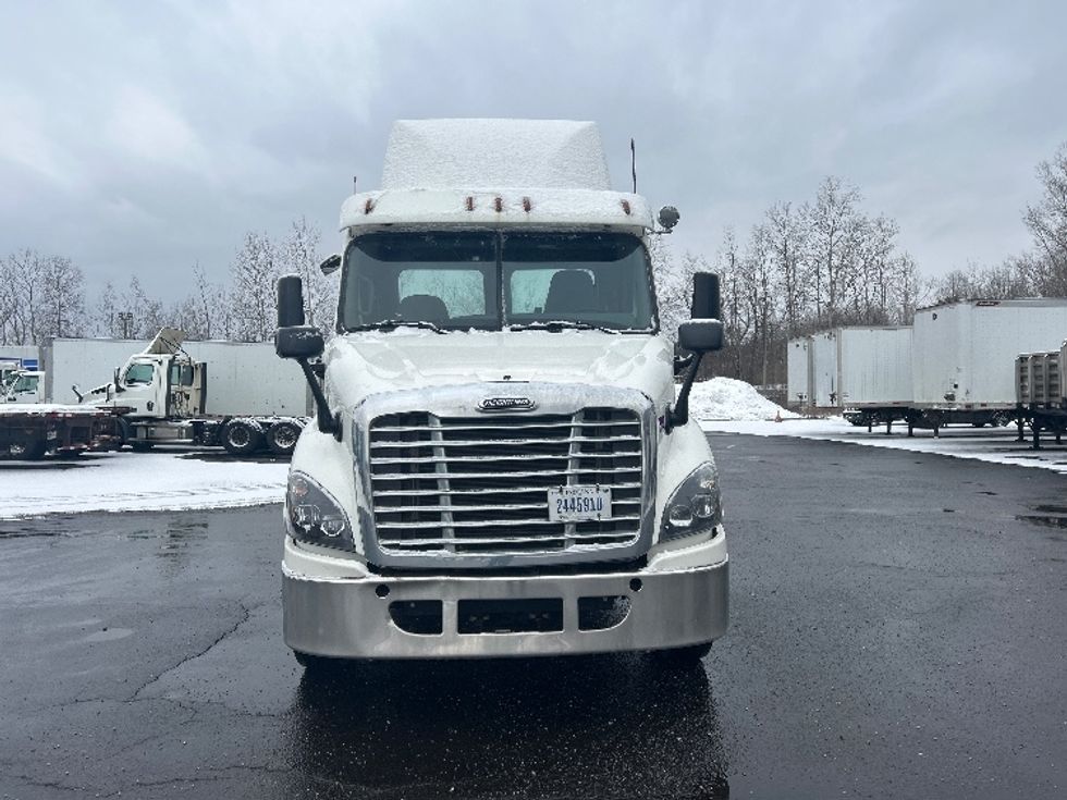 Day Cab Tractor-Heavy Duty Tractors-Freightliner-2017-Cascadia 11342ST-Binghamton-NY-586,183\n\t\tmiles-$ 17,500 - Image 2
