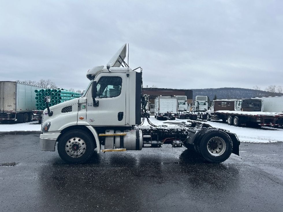 Day Cab Tractor-Heavy Duty Tractors-Freightliner-2017-Cascadia 11342ST-Binghamton-NY-586,183\n\t\tmiles-$ 17,500 - Image 4