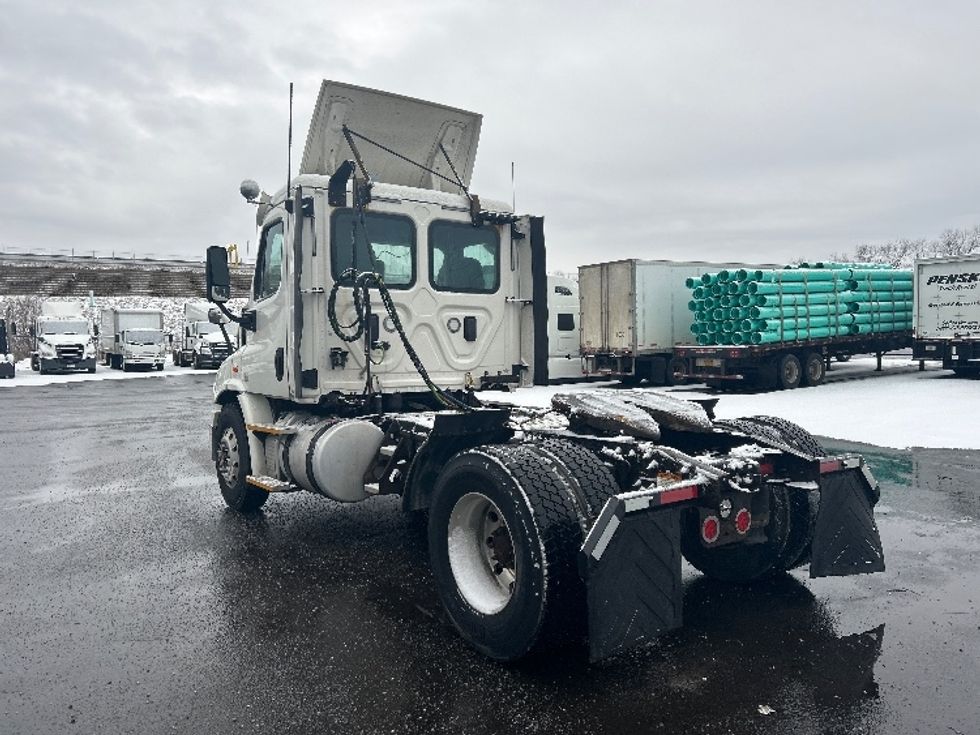 Day Cab Tractor-Heavy Duty Tractors-Freightliner-2017-Cascadia 11342ST-Binghamton-NY-586,183\n\t\tmiles-$ 17,500 - Image 5