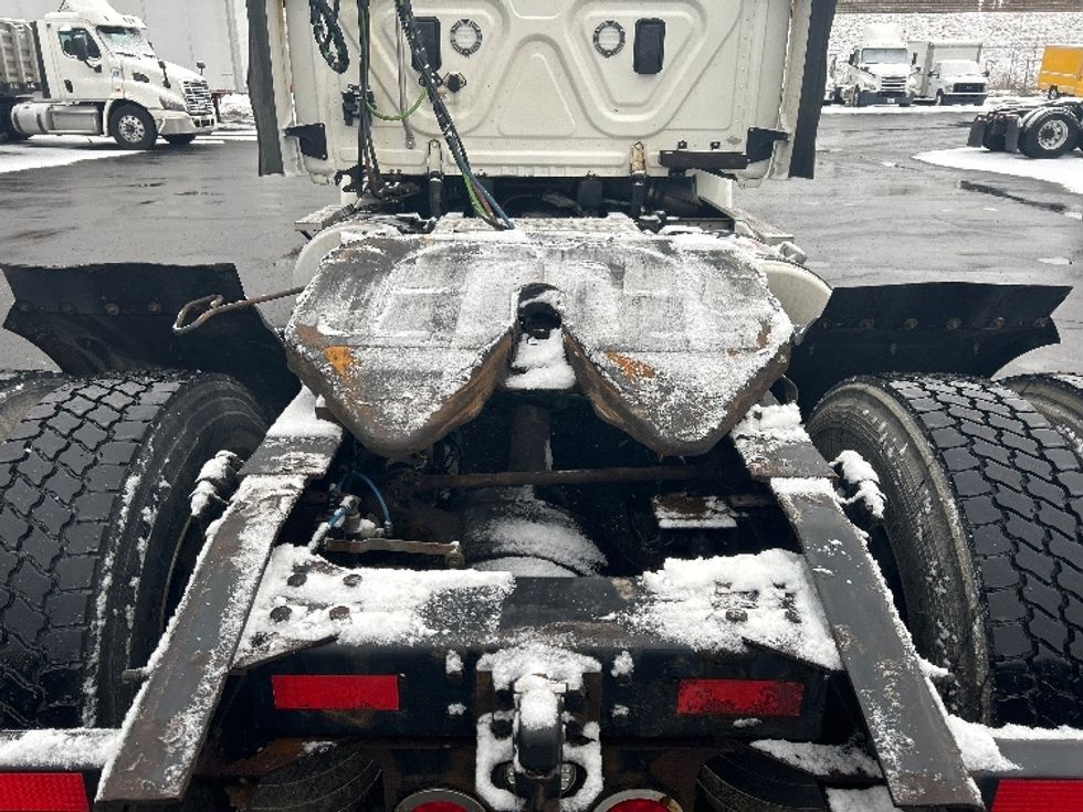 Day Cab Tractor-Heavy Duty Tractors-Freightliner-2017-Cascadia 11342ST-Binghamton-NY-586,183\n\t\tmiles-$ 17,500 - Image 6