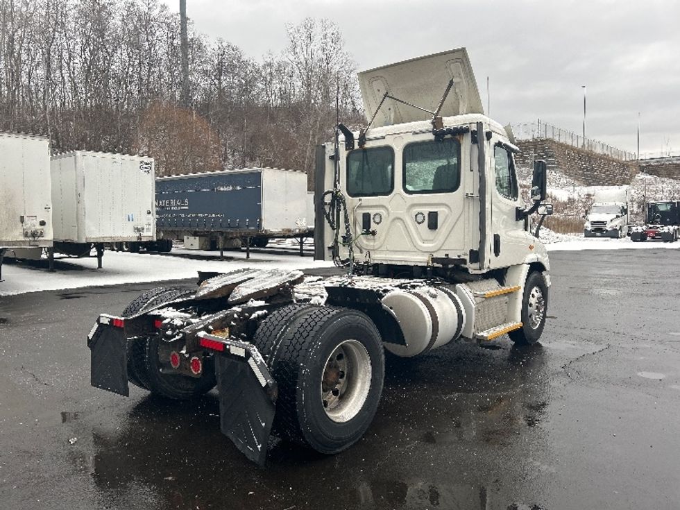 Day Cab Tractor-Heavy Duty Tractors-Freightliner-2017-Cascadia 11342ST-Binghamton-NY-586,183\n\t\tmiles-$ 17,500 - Image 7