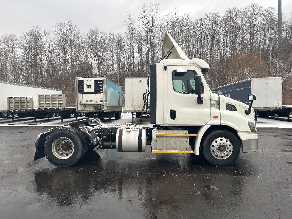 Day Cab Tractor-Heavy Duty Tractors-Freightliner-2017-Cascadia 11342ST-Binghamton-NY-586,183\n\t\tmiles-$ 17,500 - Image 8