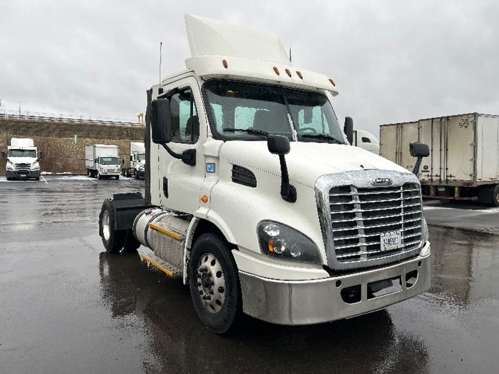 Day Cab Tractor-Heavy Duty Tractors-Freightliner-2017-Cascadia 11342ST-Binghamton-NY-615,418\n\t\tmiles-$ 16,750 - Image 1