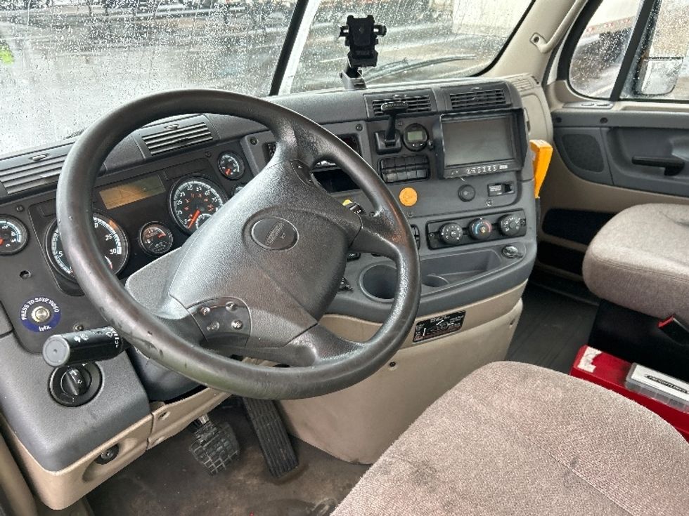 Day Cab Tractor-Heavy Duty Tractors-Freightliner-2017-Cascadia 11342ST-Binghamton-NY-615,418\n\t\tmiles-$ 16,750 - Image 10