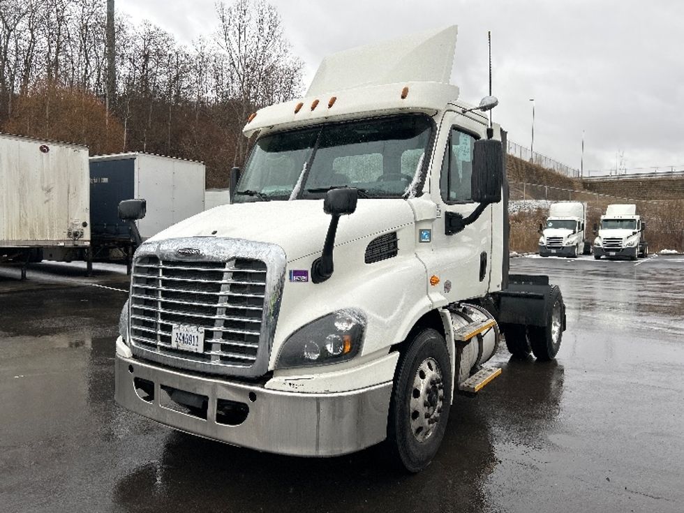 Day Cab Tractor-Heavy Duty Tractors-Freightliner-2017-Cascadia 11342ST-Binghamton-NY-615,418\n\t\tmiles-$ 16,750 - Image 3