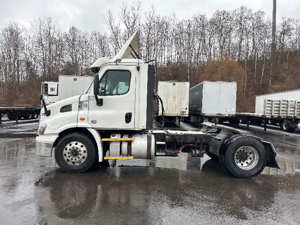 Day Cab Tractor-Heavy Duty Tractors-Freightliner-2017-Cascadia 11342ST-Binghamton-NY-615,418\n\t\tmiles-$ 16,750 - Image 4