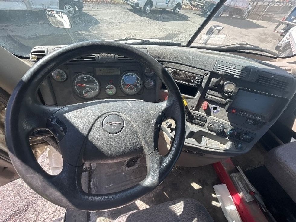 Day Cab Tractor-Heavy Duty Tractors-Freightliner-2017-Cascadia 11342ST-Braintree-MA-384,726\n\t\tmiles-$ 22,250 - Image 11