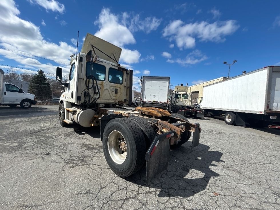 Day Cab Tractor-Heavy Duty Tractors-Freightliner-2017-Cascadia 11342ST-Braintree-MA-384,726\n\t\tmiles-$ 22,250 - Image 5