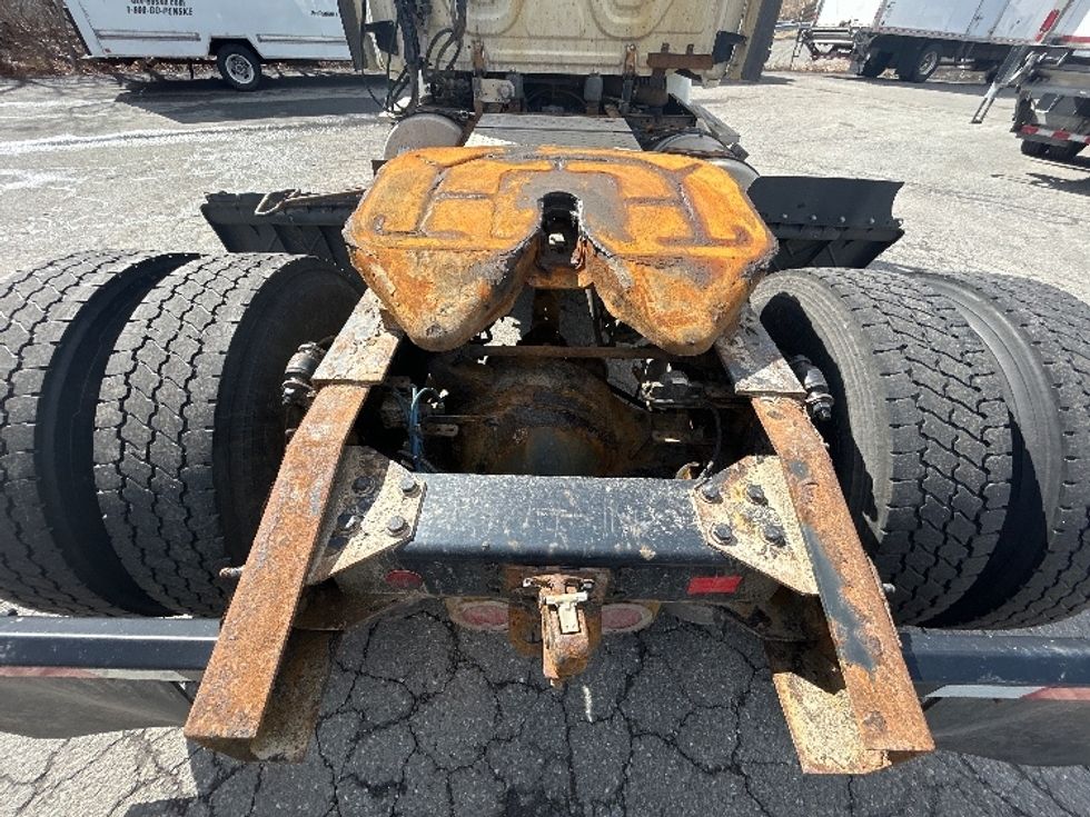 Day Cab Tractor-Heavy Duty Tractors-Freightliner-2017-Cascadia 11342ST-Braintree-MA-384,726\n\t\tmiles-$ 22,250 - Image 6