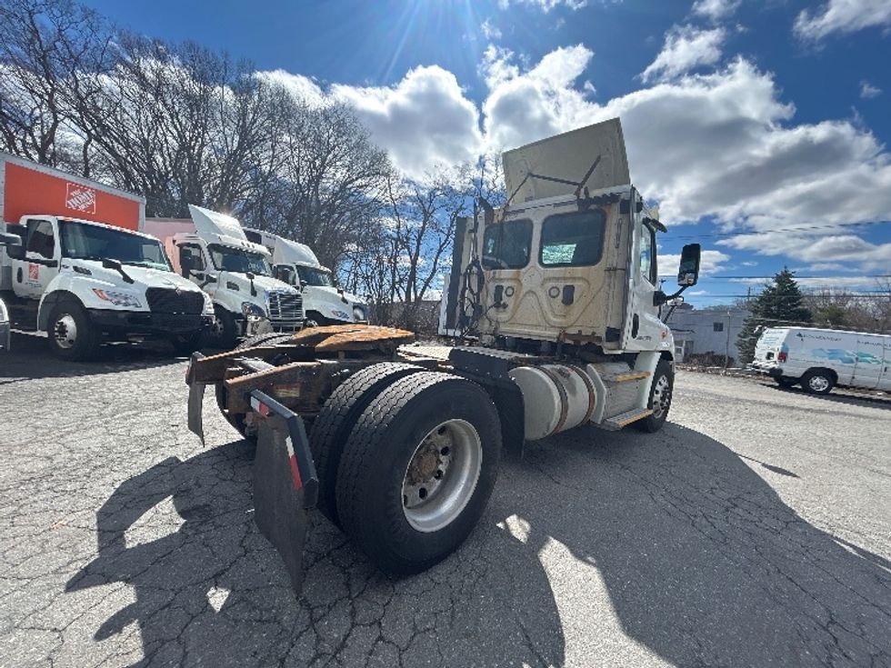 Day Cab Tractor-Heavy Duty Tractors-Freightliner-2017-Cascadia 11342ST-Braintree-MA-384,726\n\t\tmiles-$ 22,250 - Image 7