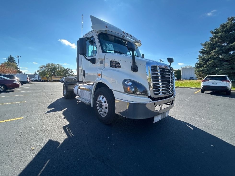 Day Cab Tractor-Heavy Duty Tractors-Freightliner-2017-Cascadia 11342ST-Brooklyn Park-MN-361,506\n\t\tmiles-$ 25,500 - Image 1