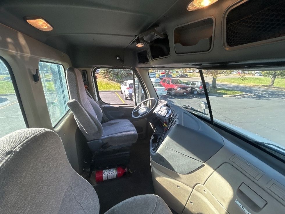 Day Cab Tractor-Heavy Duty Tractors-Freightliner-2017-Cascadia 11342ST-Brooklyn Park-MN-361,506\n\t\tmiles-$ 25,500 - Image 14
