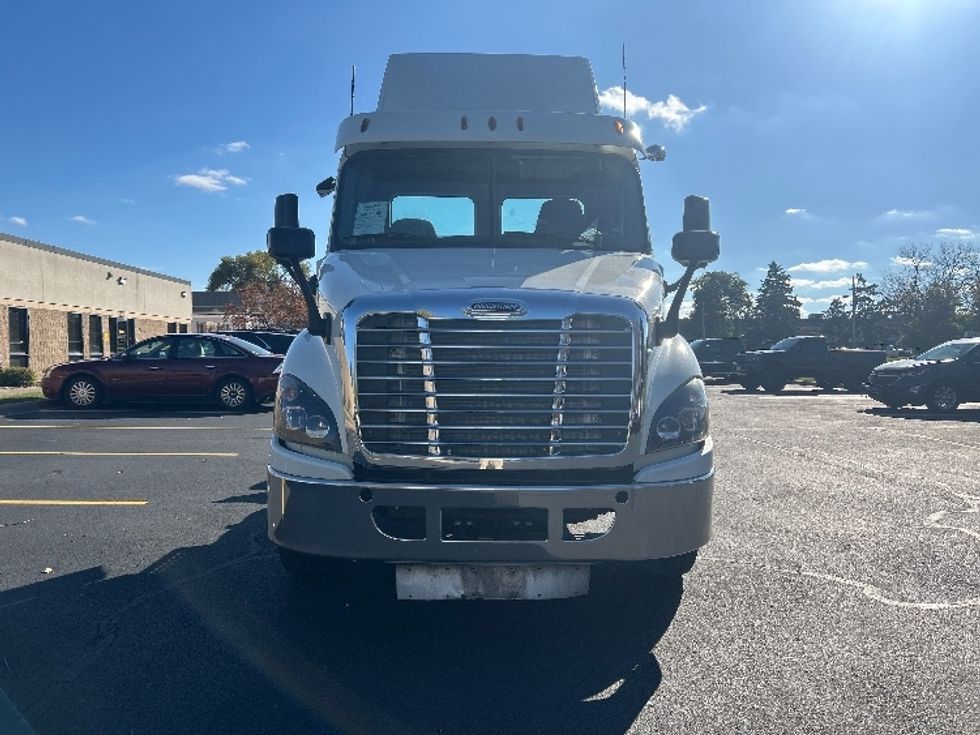 Day Cab Tractor-Heavy Duty Tractors-Freightliner-2017-Cascadia 11342ST-Brooklyn Park-MN-361,506\n\t\tmiles-$ 25,500 - Image 2