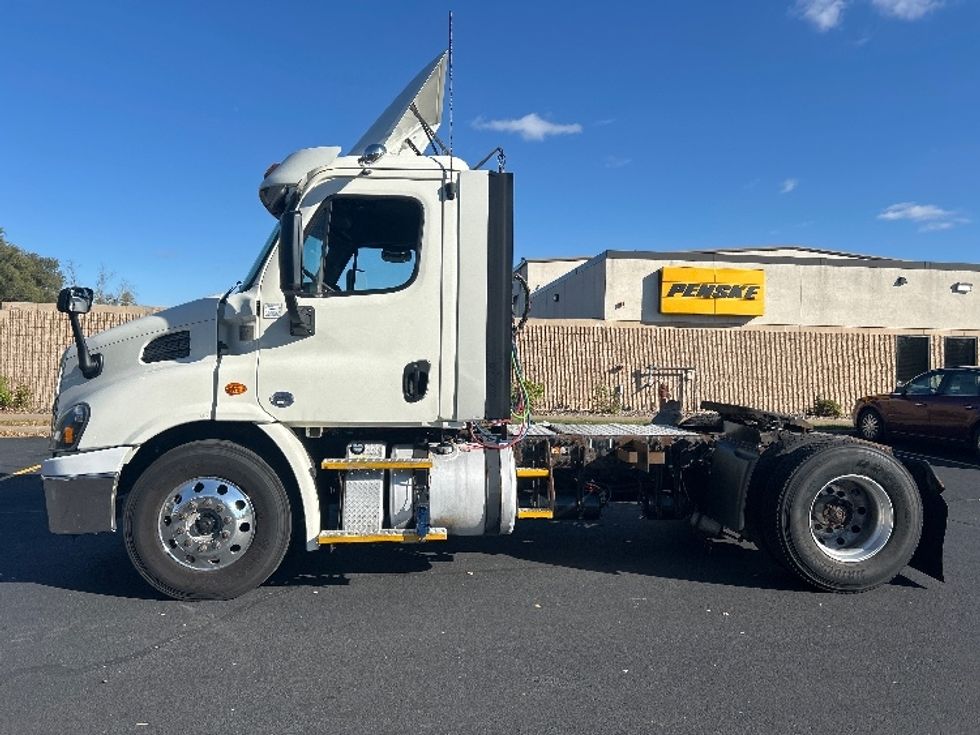 Day Cab Tractor-Heavy Duty Tractors-Freightliner-2017-Cascadia 11342ST-Brooklyn Park-MN-361,506\n\t\tmiles-$ 25,500 - Image 4