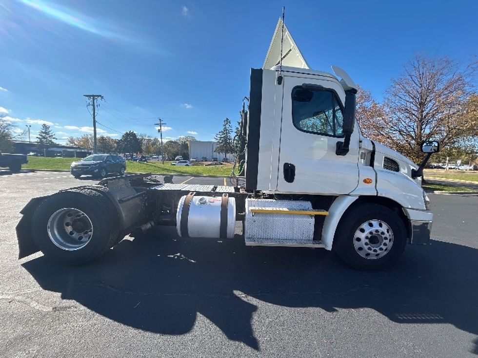Day Cab Tractor-Heavy Duty Tractors-Freightliner-2017-Cascadia 11342ST-Brooklyn Park-MN-361,506\n\t\tmiles-$ 25,500 - Image 8