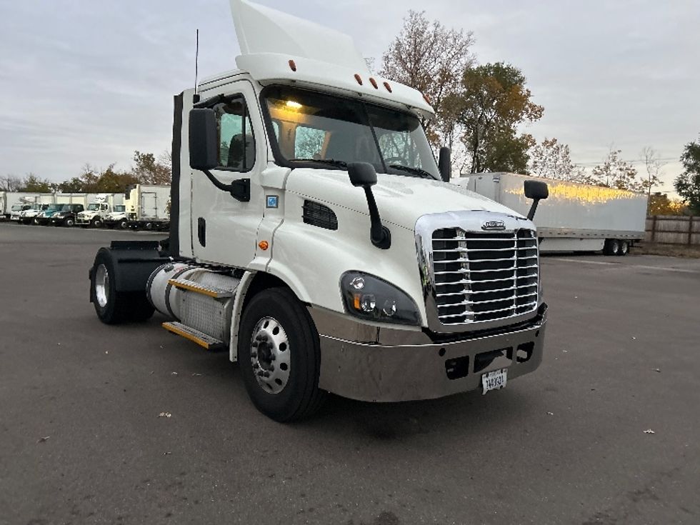 Day Cab Tractor-Heavy Duty Tractors-Freightliner-2017-Cascadia 11342ST-Brooklyn Park-MN-402,601\n\t\tmiles-$ 24,500 - Image 1