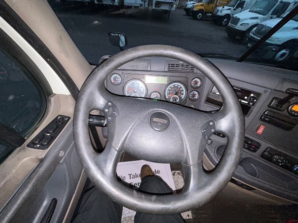 Day Cab Tractor-Heavy Duty Tractors-Freightliner-2017-Cascadia 11342ST-Brooklyn Park-MN-402,601\n\t\tmiles-$ 24,500 - Image 11