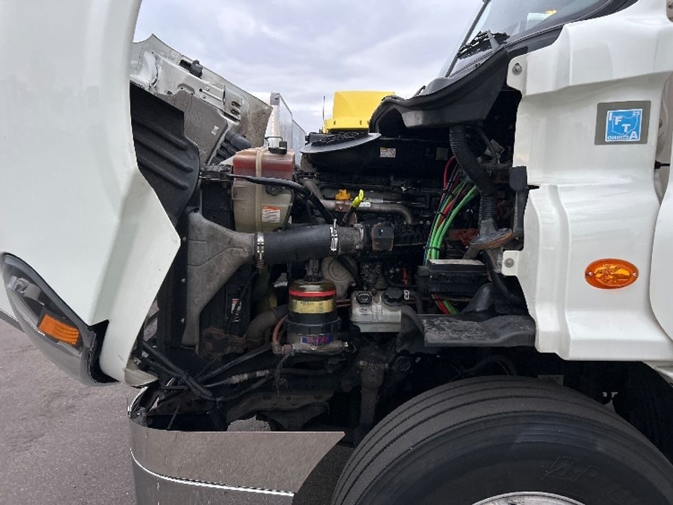 Day Cab Tractor-Heavy Duty Tractors-Freightliner-2017-Cascadia 11342ST-Brooklyn Park-MN-402,601\n\t\tmiles-$ 24,500 - Image 16