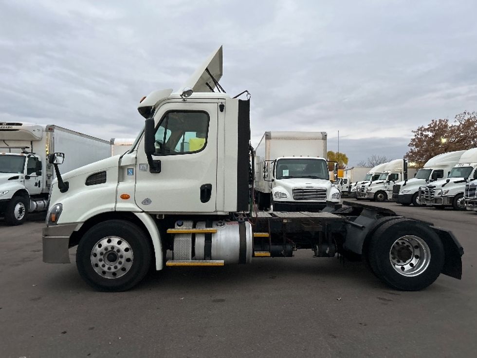 Day Cab Tractor-Heavy Duty Tractors-Freightliner-2017-Cascadia 11342ST-Brooklyn Park-MN-402,601\n\t\tmiles-$ 24,500 - Image 4