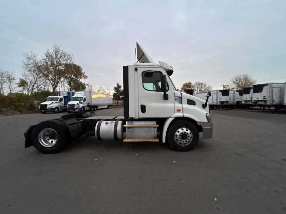 Day Cab Tractor-Heavy Duty Tractors-Freightliner-2017-Cascadia 11342ST-Brooklyn Park-MN-402,601\n\t\tmiles-$ 24,500 - Image 8