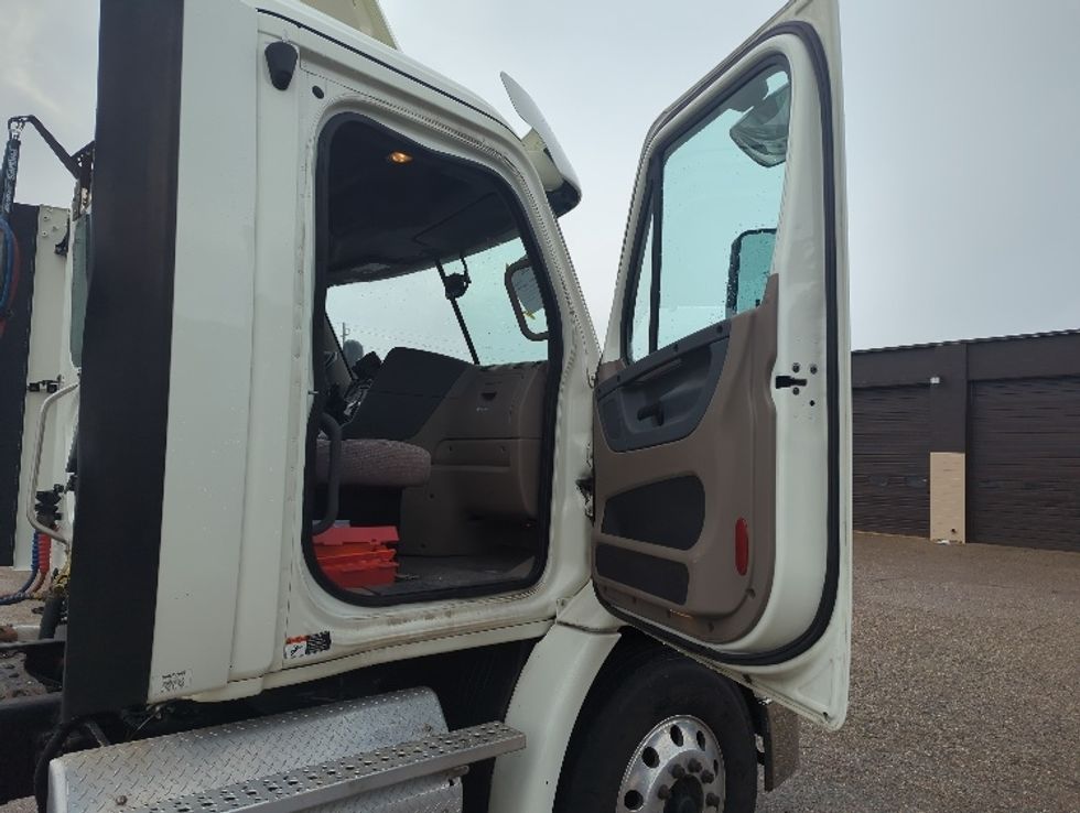 Day Cab Tractor-Heavy Duty Tractors-Freightliner-2017-Cascadia 11342ST-Byron Center-MI-244,153\n\t\tmiles-$ 31,500 - Image 12