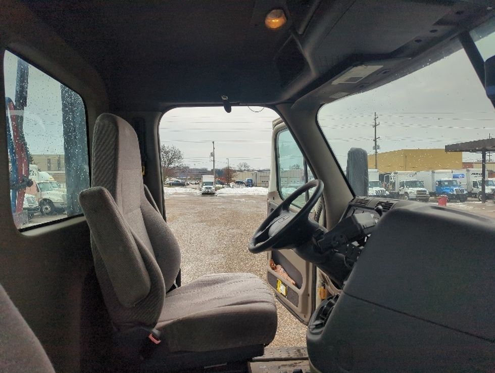 Day Cab Tractor-Heavy Duty Tractors-Freightliner-2017-Cascadia 11342ST-Byron Center-MI-244,153\n\t\tmiles-$ 31,500 - Image 14