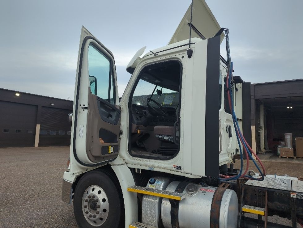 Day Cab Tractor-Heavy Duty Tractors-Freightliner-2017-Cascadia 11342ST-Byron Center-MI-244,153\n\t\tmiles-$ 31,500 - Image 9