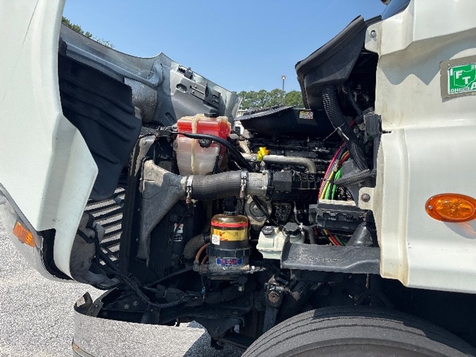 Day Cab Tractor-Heavy Duty Tractors-Freightliner-2017-Cascadia 11342ST-Chesapeake-VA-637,628\n\t\tmiles-$ 19,000 - Image 16