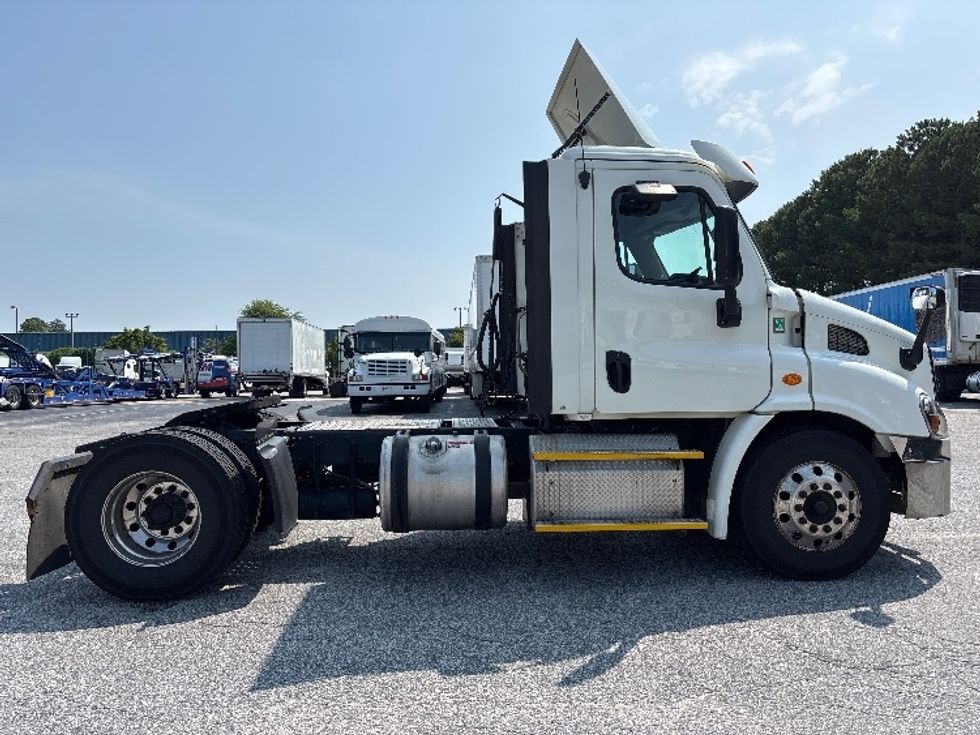 Day Cab Tractor-Heavy Duty Tractors-Freightliner-2017-Cascadia 11342ST-Chesapeake-VA-637,628\n\t\tmiles-$ 19,000 - Image 8