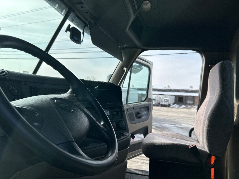 Day Cab Tractor-Heavy Duty Tractors-Freightliner-2017-Cascadia 11342ST-Coxsackie-NY-363,788\n\t\tmiles-$ 22,250 - Image 10