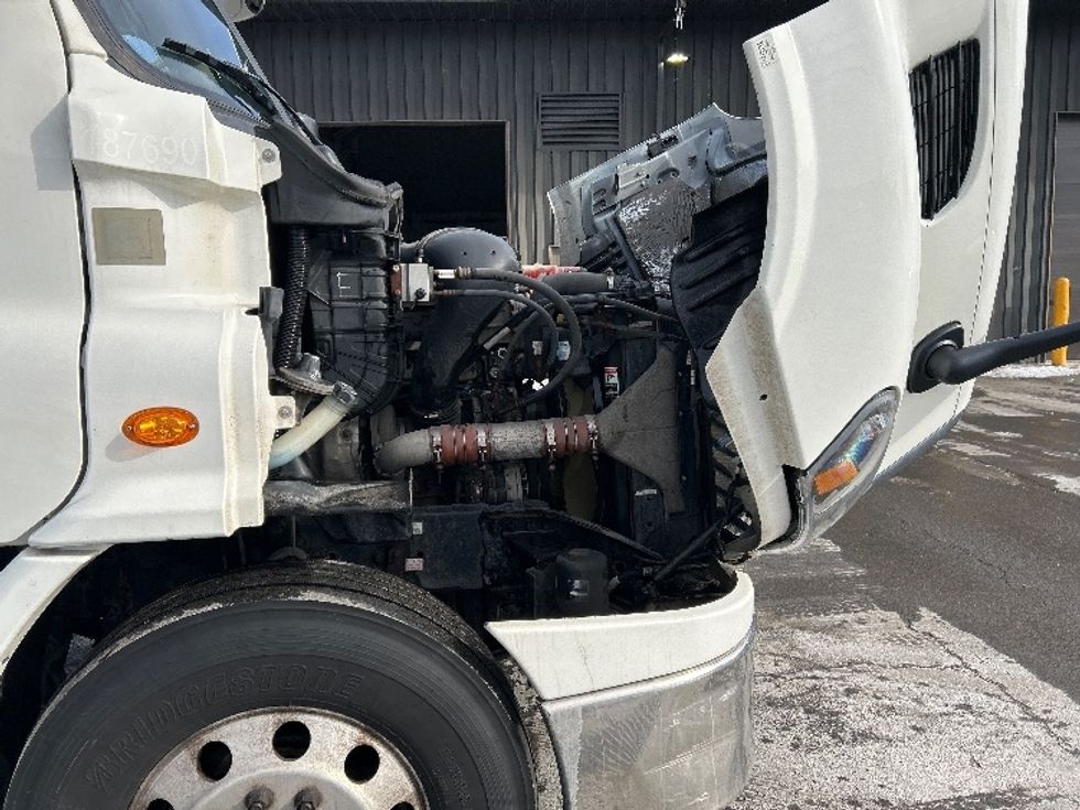 Day Cab Tractor-Heavy Duty Tractors-Freightliner-2017-Cascadia 11342ST-Coxsackie-NY-363,788\n\t\tmiles-$ 22,250 - Image 15