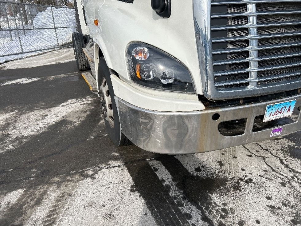 Day Cab Tractor-Heavy Duty Tractors-Freightliner-2017-Cascadia 11342ST-Coxsackie-NY-363,788\n\t\tmiles-$ 22,250 - Image 17