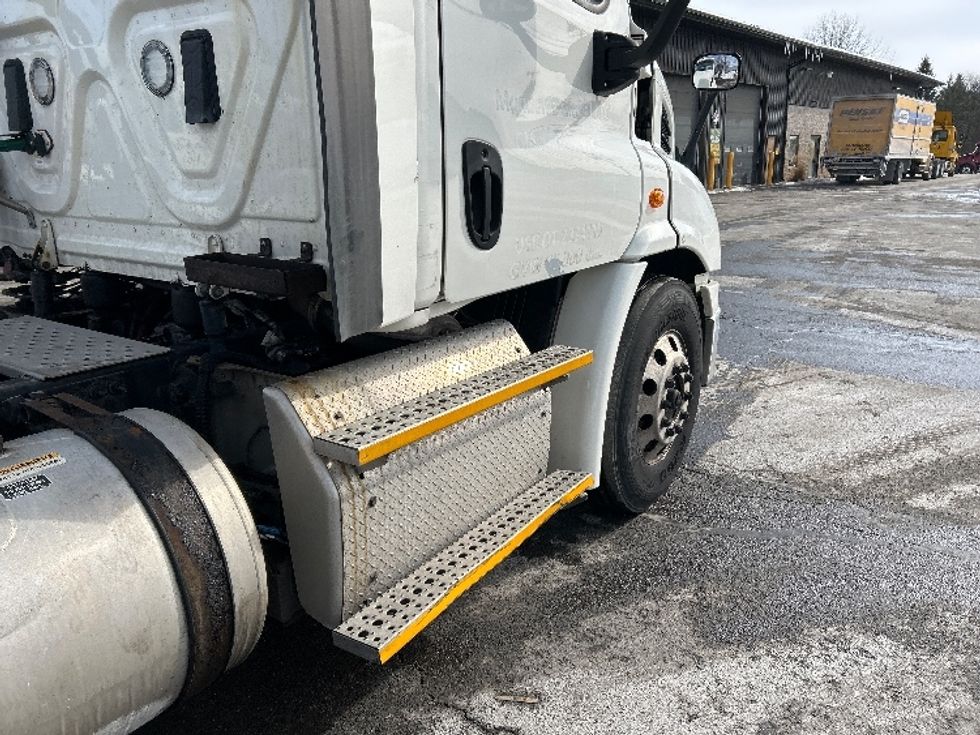 Day Cab Tractor-Heavy Duty Tractors-Freightliner-2017-Cascadia 11342ST-Coxsackie-NY-363,788\n\t\tmiles-$ 22,250 - Image 19