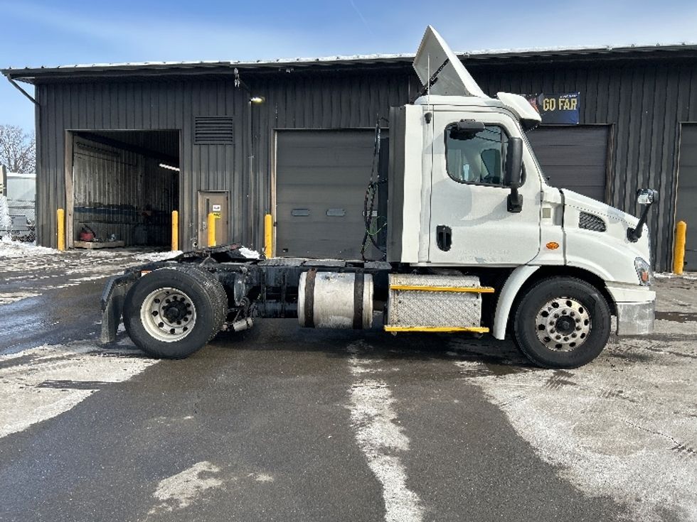 Day Cab Tractor-Heavy Duty Tractors-Freightliner-2017-Cascadia 11342ST-Coxsackie-NY-363,788\n\t\tmiles-$ 22,250 - Image 8