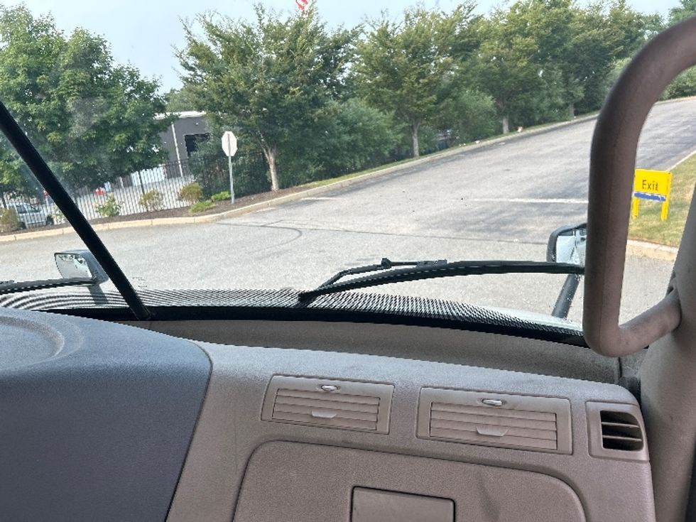 Day Cab Tractor-Heavy Duty Tractors-Freightliner-2017-Cascadia 11342ST-Fitchburg-MA-264,420\n\t\tmiles-$ 27,750 - Image 13